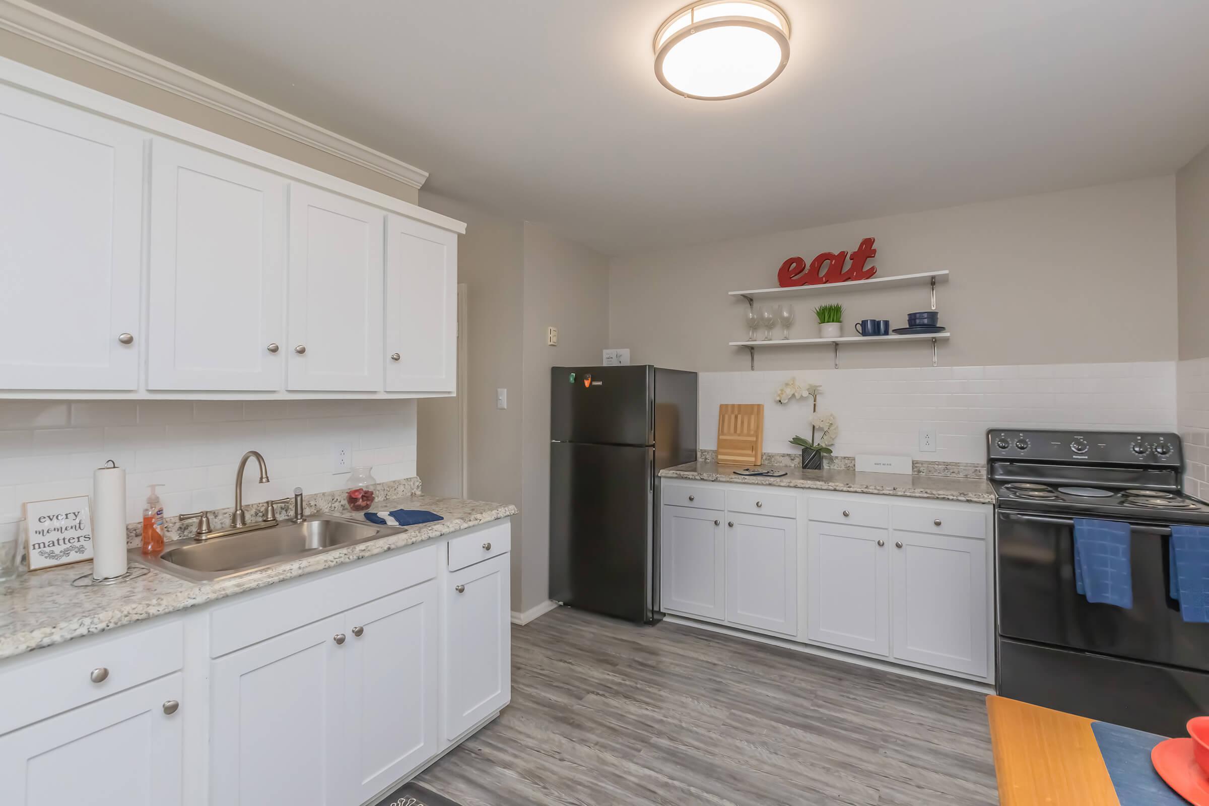 Cocina moderna en The Heights Townhomes