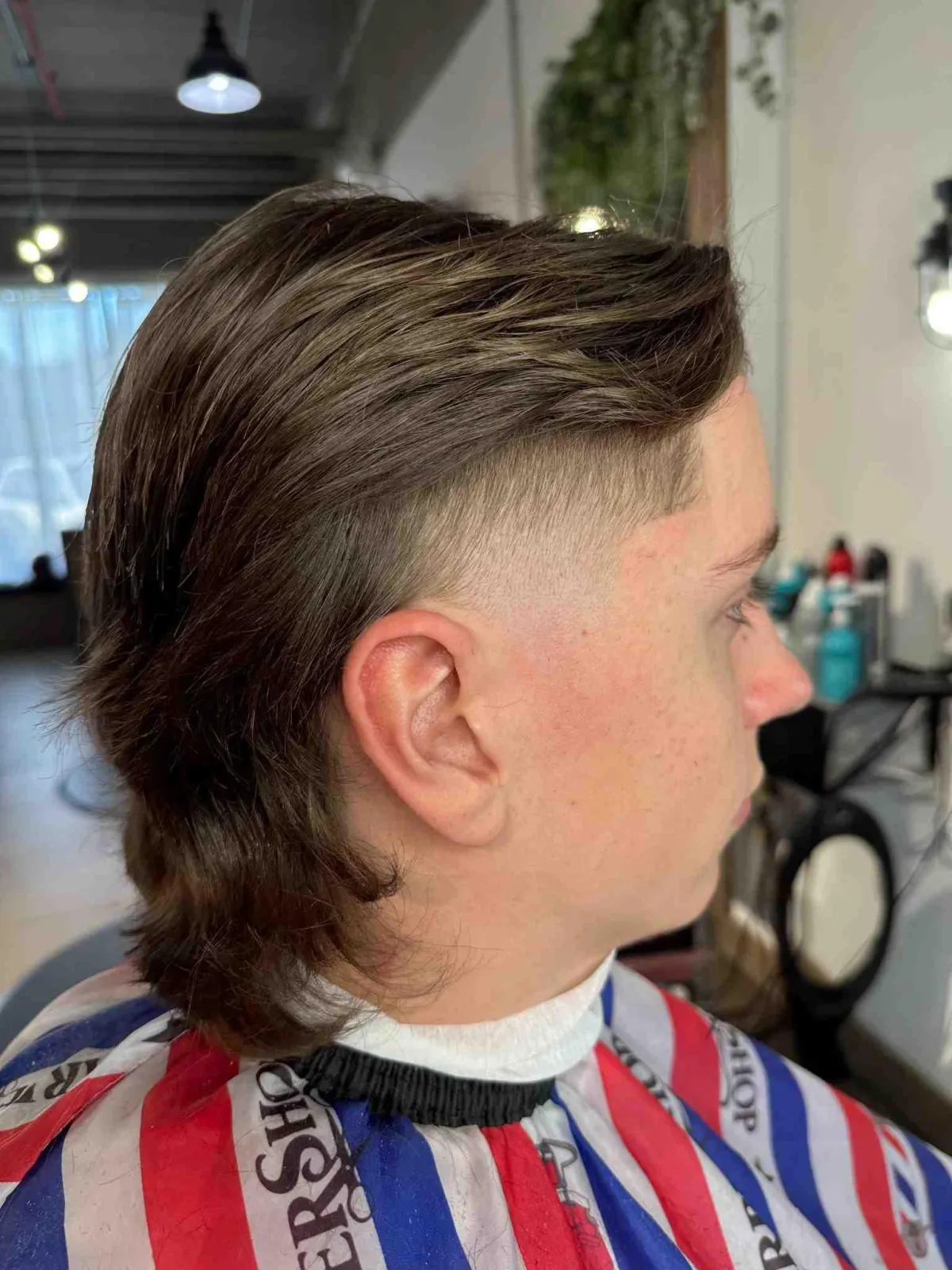 Coupe mullet dégradée pour enfant, réalisée dans un salon tendance à Drummondville.