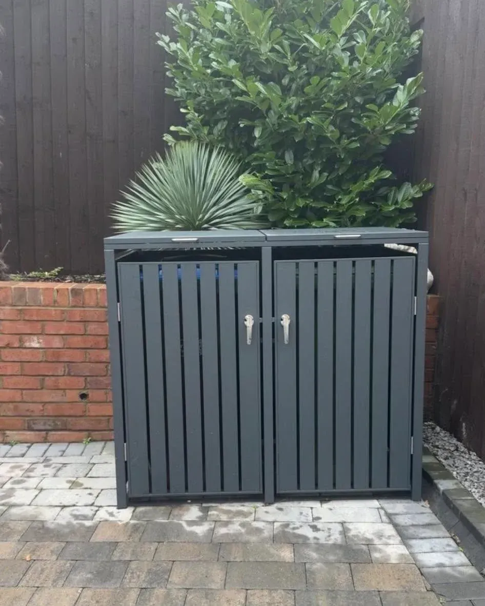 Wheelie bin cover front view