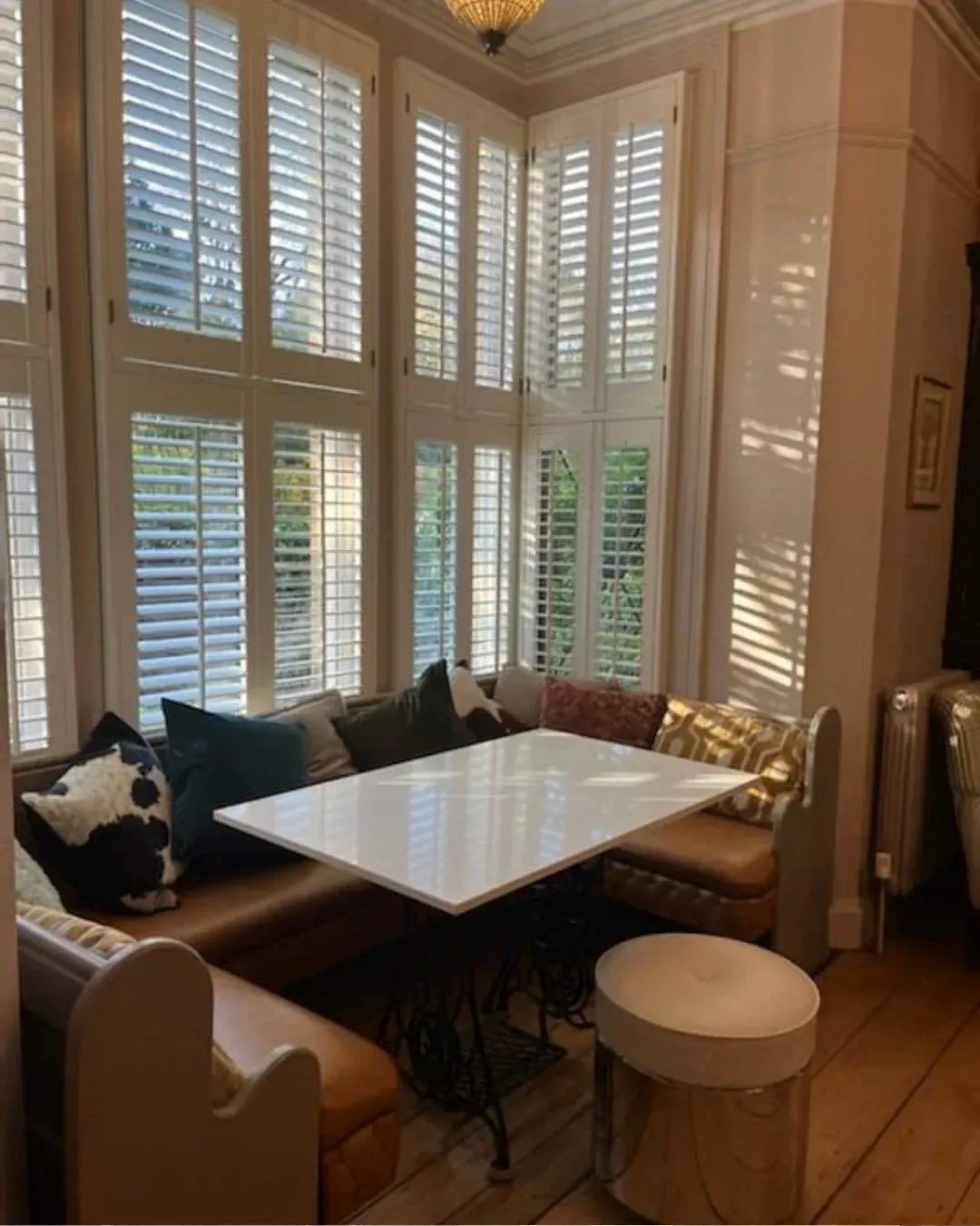Restaurant-wooden-shutters