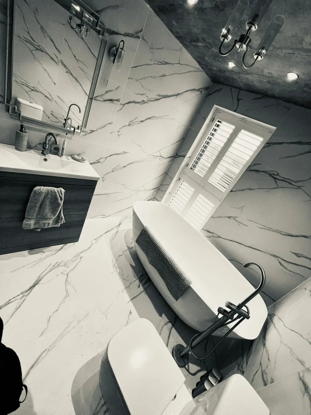 Elegant-Bathroom-Shutters