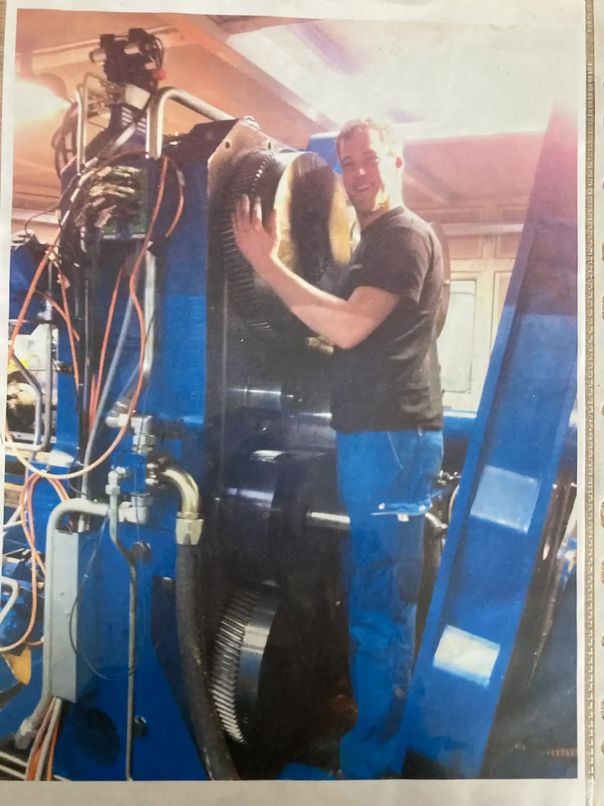 Felix in der Schlosserei bei Mubea