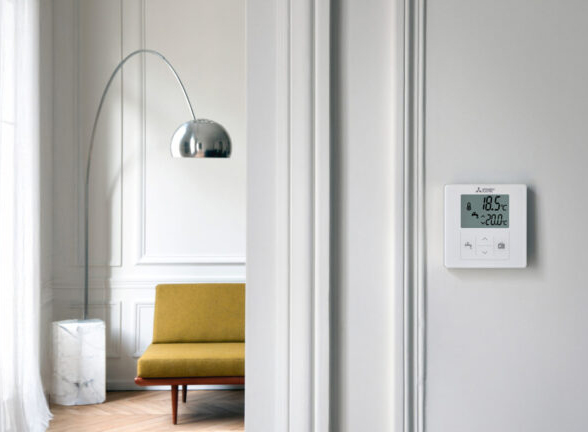 Mitsubishi ohjauspaneeli seinässä