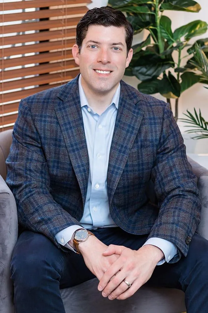 The image shows the entrance to a university clinic.