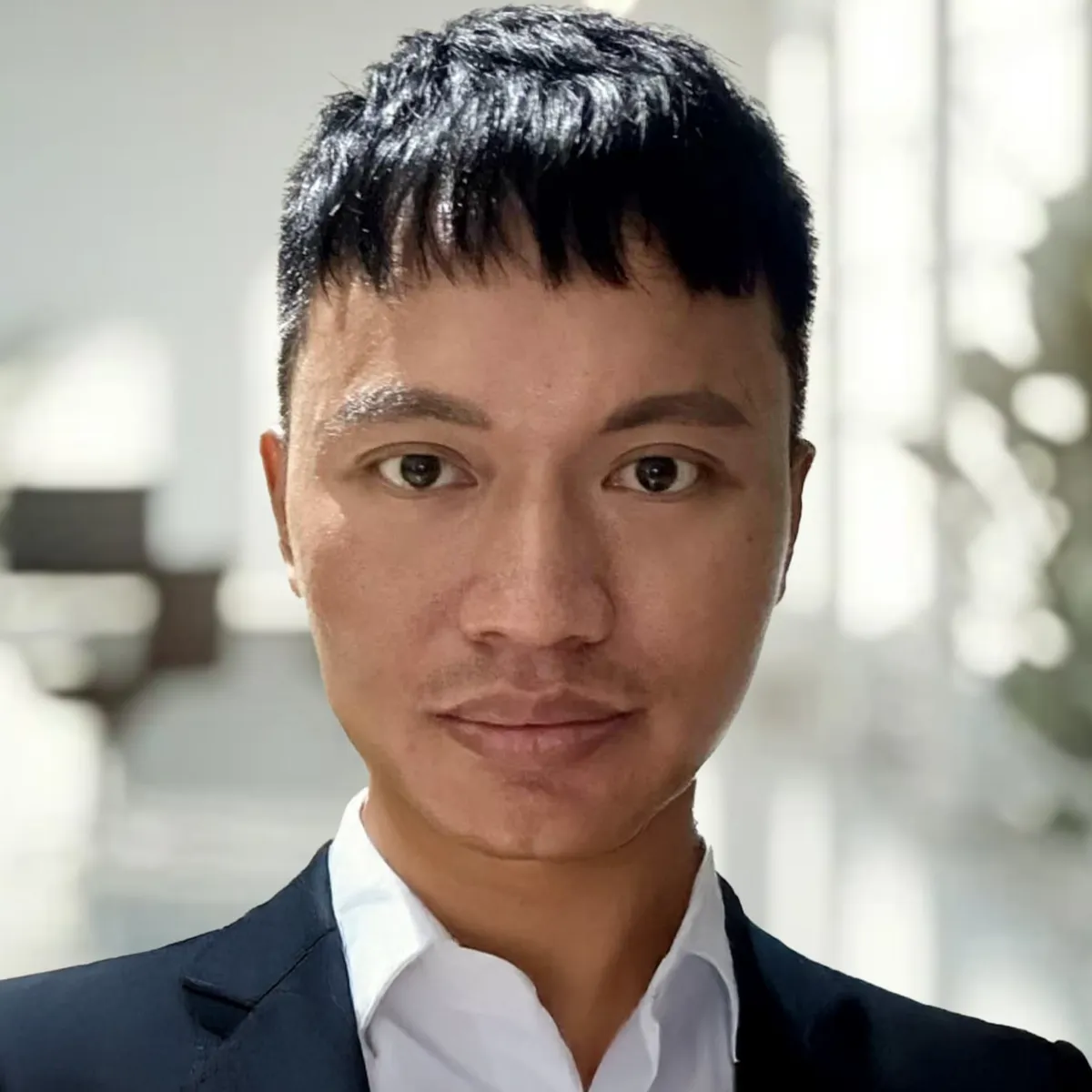 John ("Jolo") Logon's Headshot
