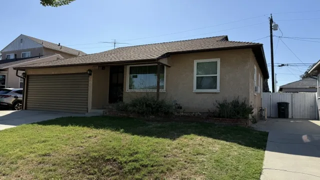 Living room at 12750 Centralia Street Unit 130 in Lakewood CA