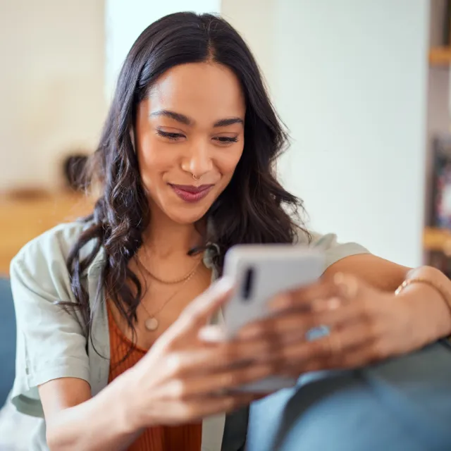 Los Angeles customer getting instant quote to sell used phone from home
