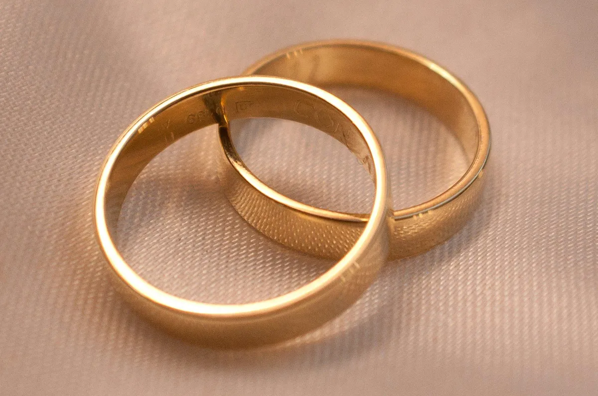 Gold wedding bands eligible for resale – sell your gold rings and jewelry for cash in LA