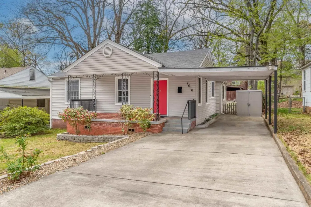 Little  Rock Concrete levels Driveway.