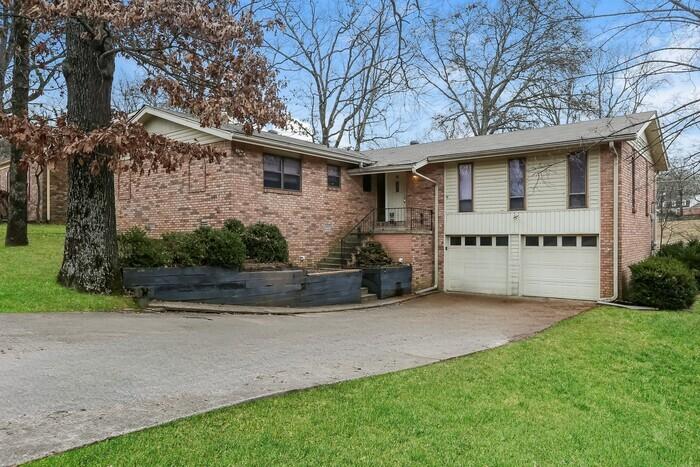Little Rock Concrete builds and installs Driveway