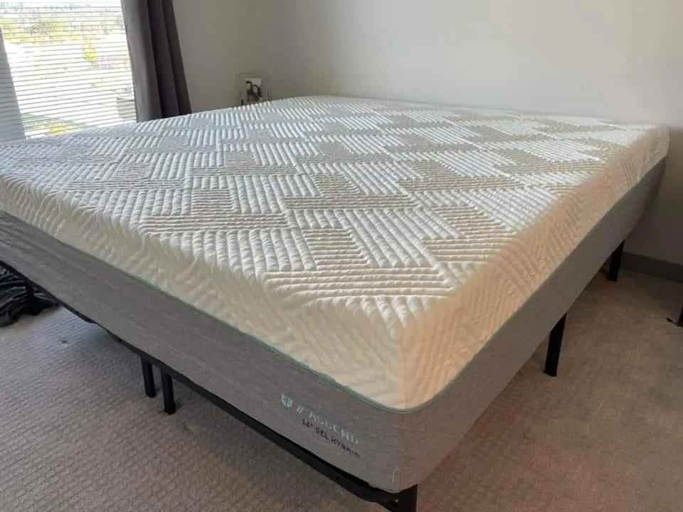 A gel memory foam hybrid mattress from Wellsville.
