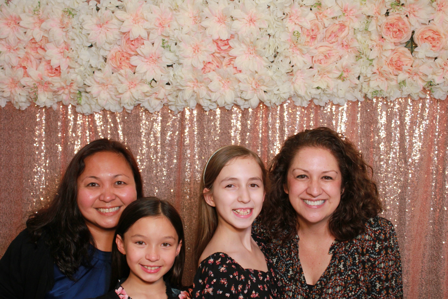 Wrinkle-resistant floral backdrop for Los Angeles wedding photo booth – romantic and professional lighting