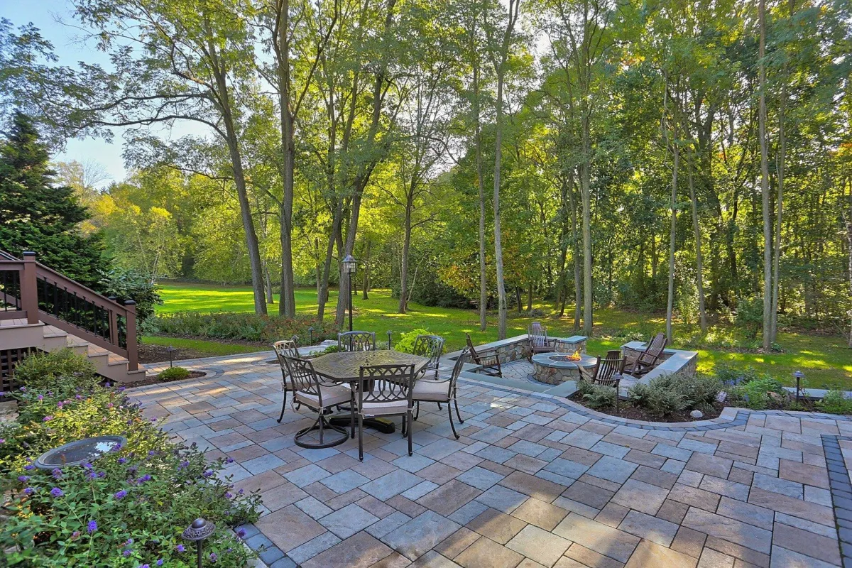 Harrisburg builds and installs Patio
