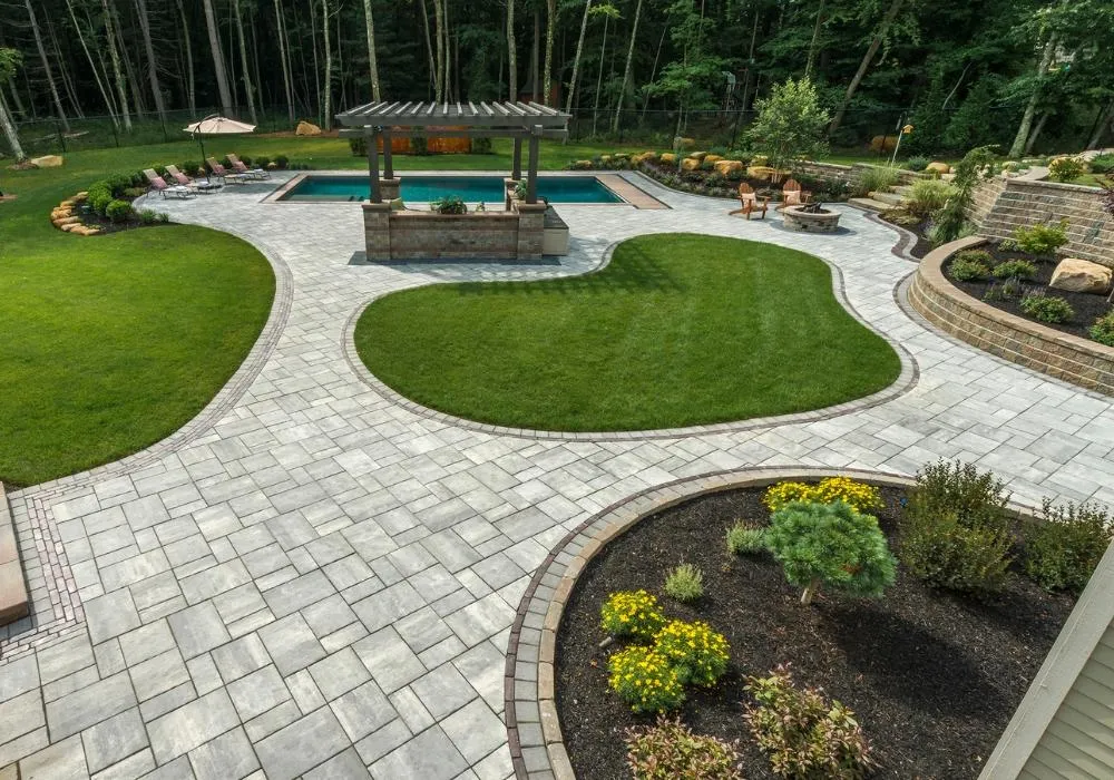 Harrisburg builds and installs patio