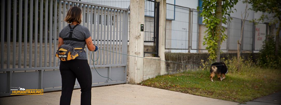 Silvia García instructora de mantrailing en Banyeres de Mariola Alicante con su perro Buddha