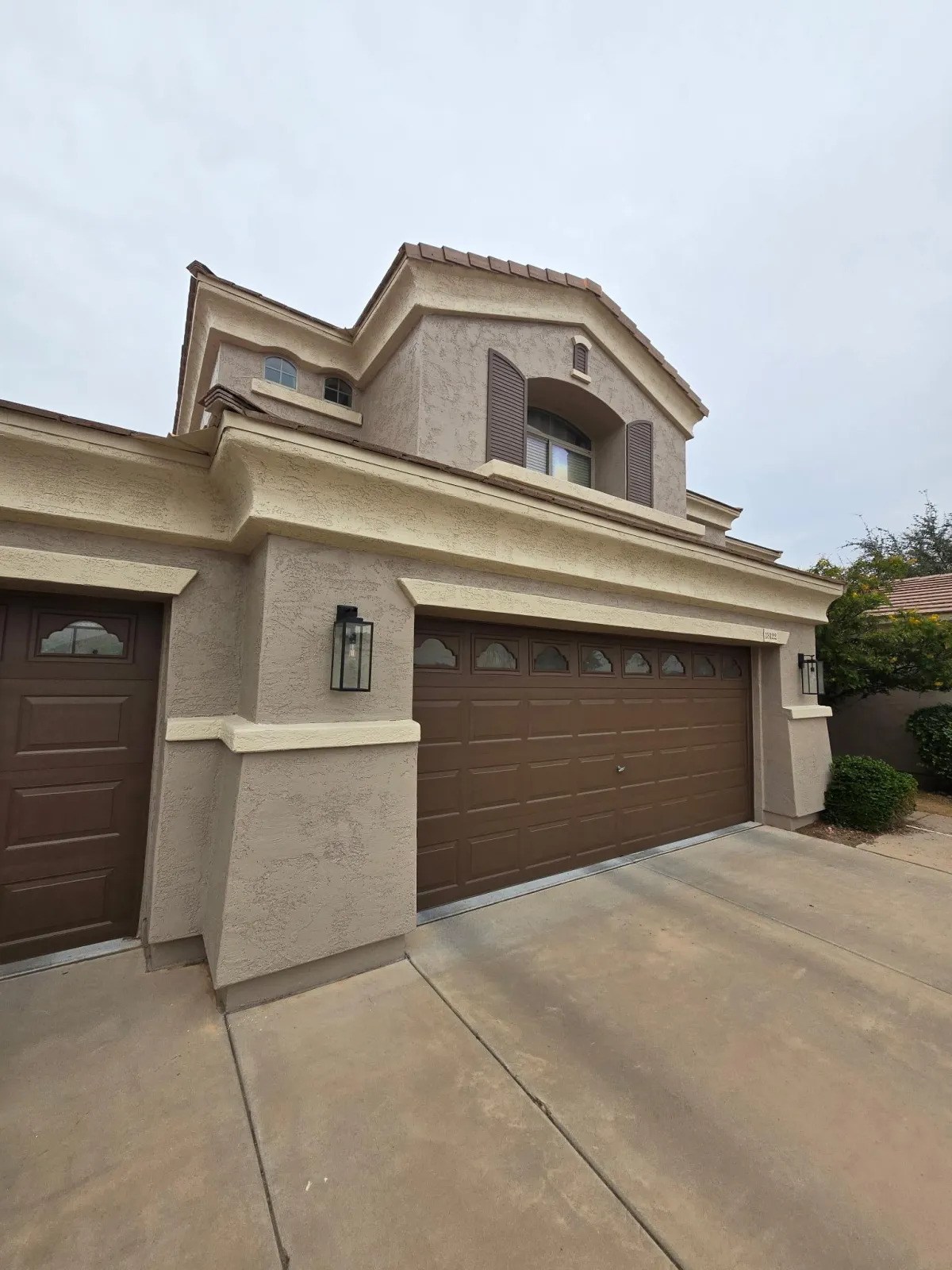 exterior house painters Phoenix, home exterior painting, Phoenix painting contractor, siding painting AZ, outdoor house painting, weatherproof house paint Phoenix, curb appeal painting contractor, residential exterior painters, long-lasting exterior paint Phoenix