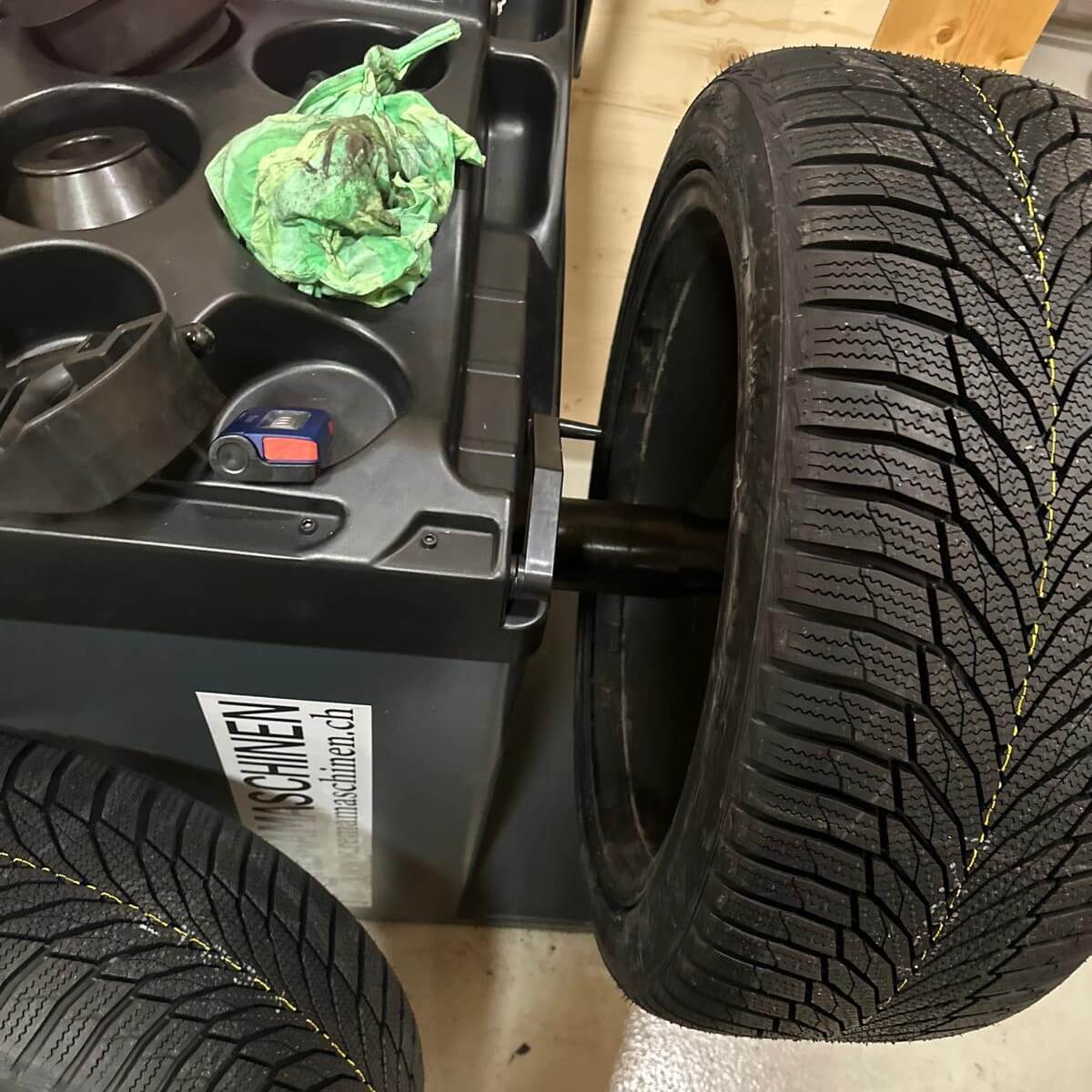 Reifen- & Pneuservice Bern Minushi Auomoile