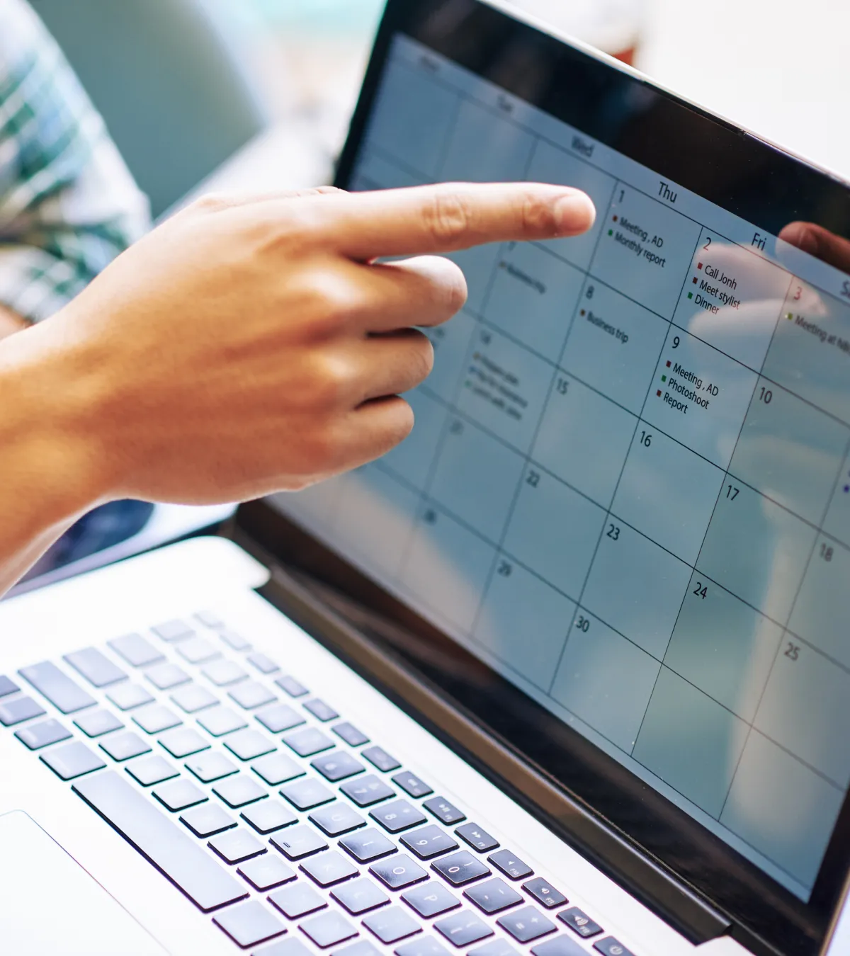 Client booking coaching session through automated calendar