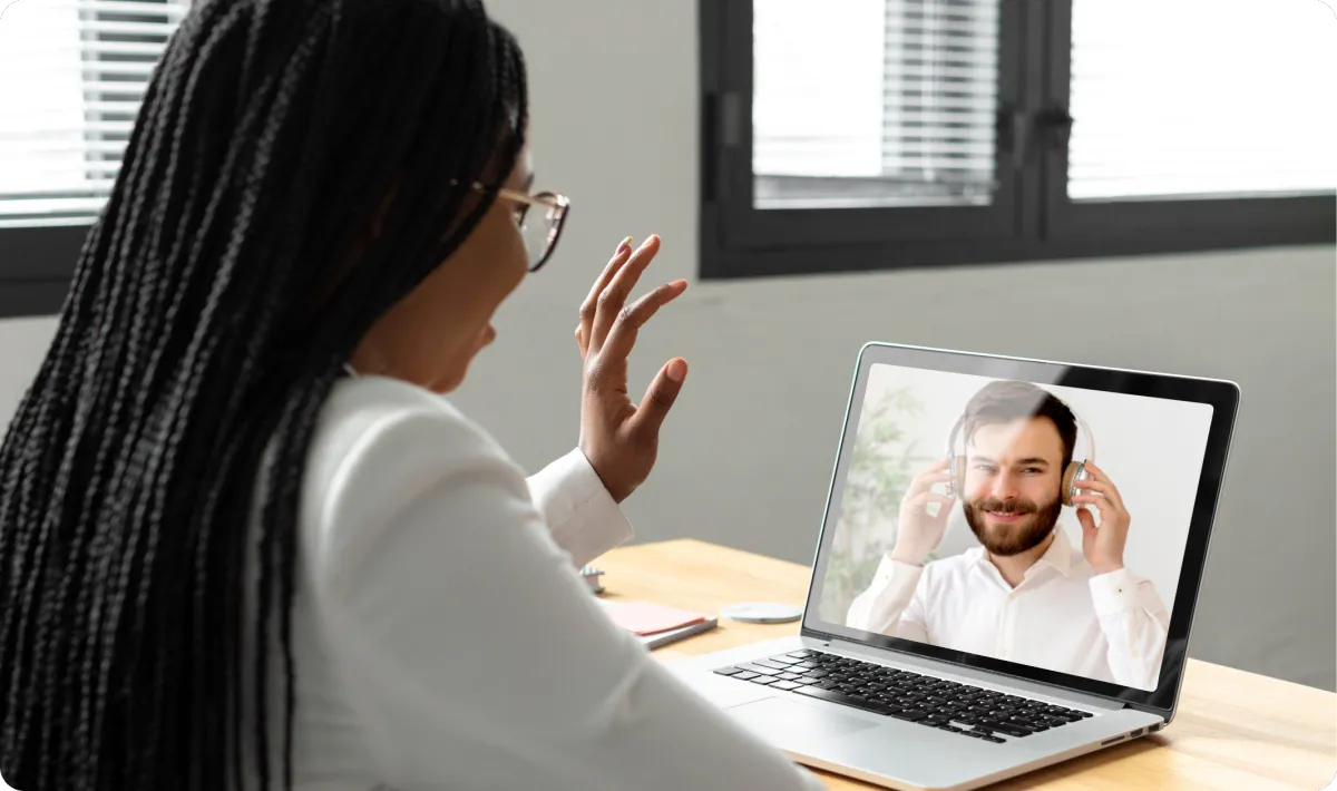 Entrepreneur on a coaching call with Jetset Creative strategy session