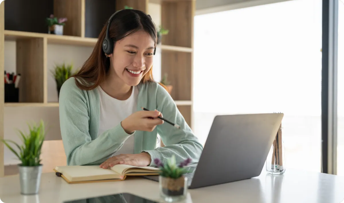 Online course setup training session on laptop