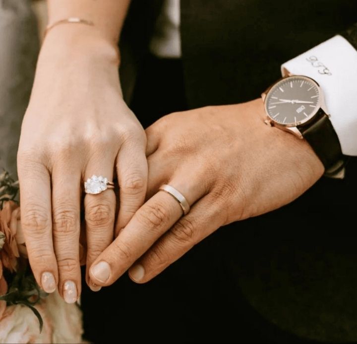 How to Choose an Engagement Ring Setting: A Guide for Brookfield Couples