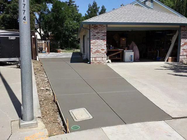 Lafayette Concrete builds and installs driveways.