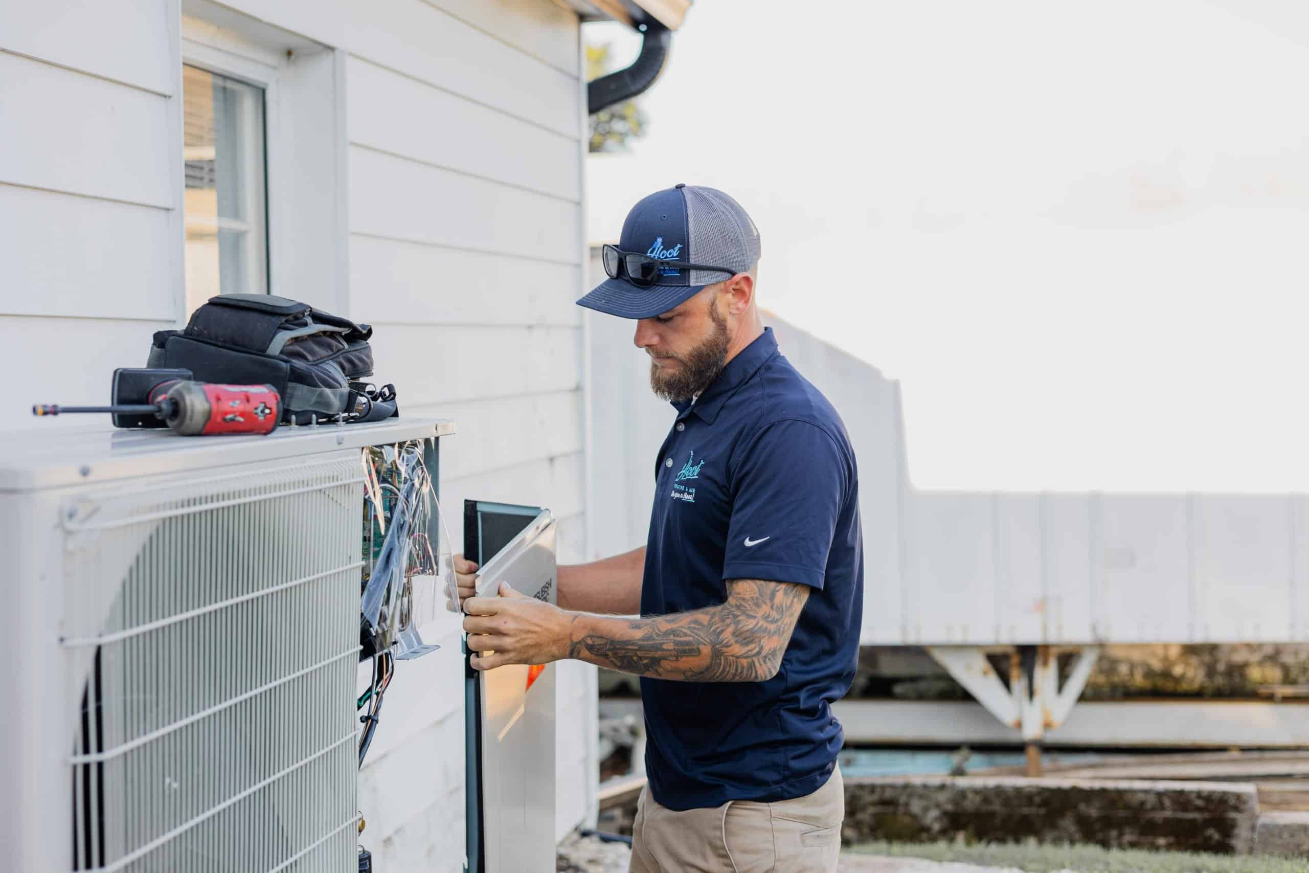 Industrial conveyor belt machine with metal parts