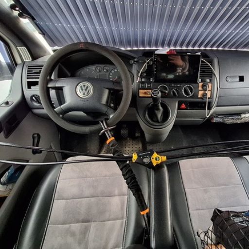 Lenkradschloss für Camper und Wohnmobil als mechanische Wegfahrsperre und Diebstahlschutz