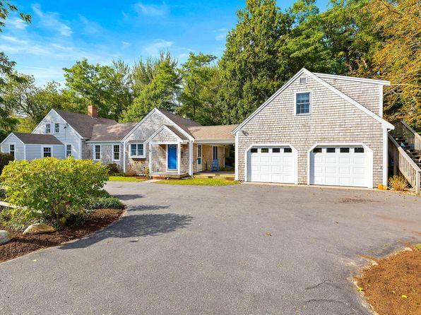 Barnstable Concrete builds and installs Driveway