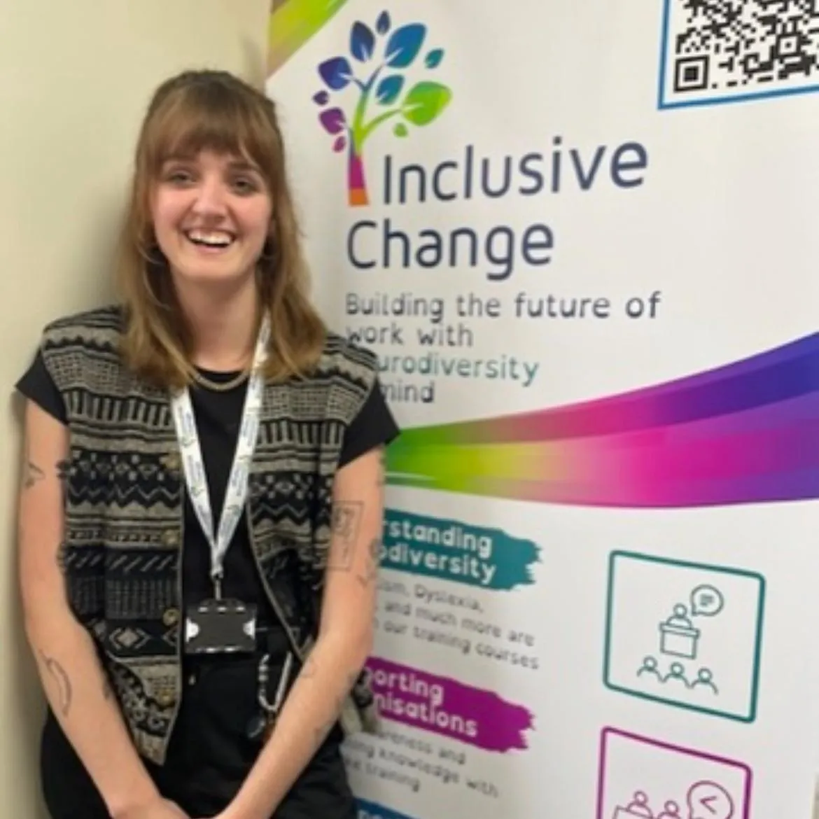 Brown-haired woman - Holly Smith - Inclusive Change at Work