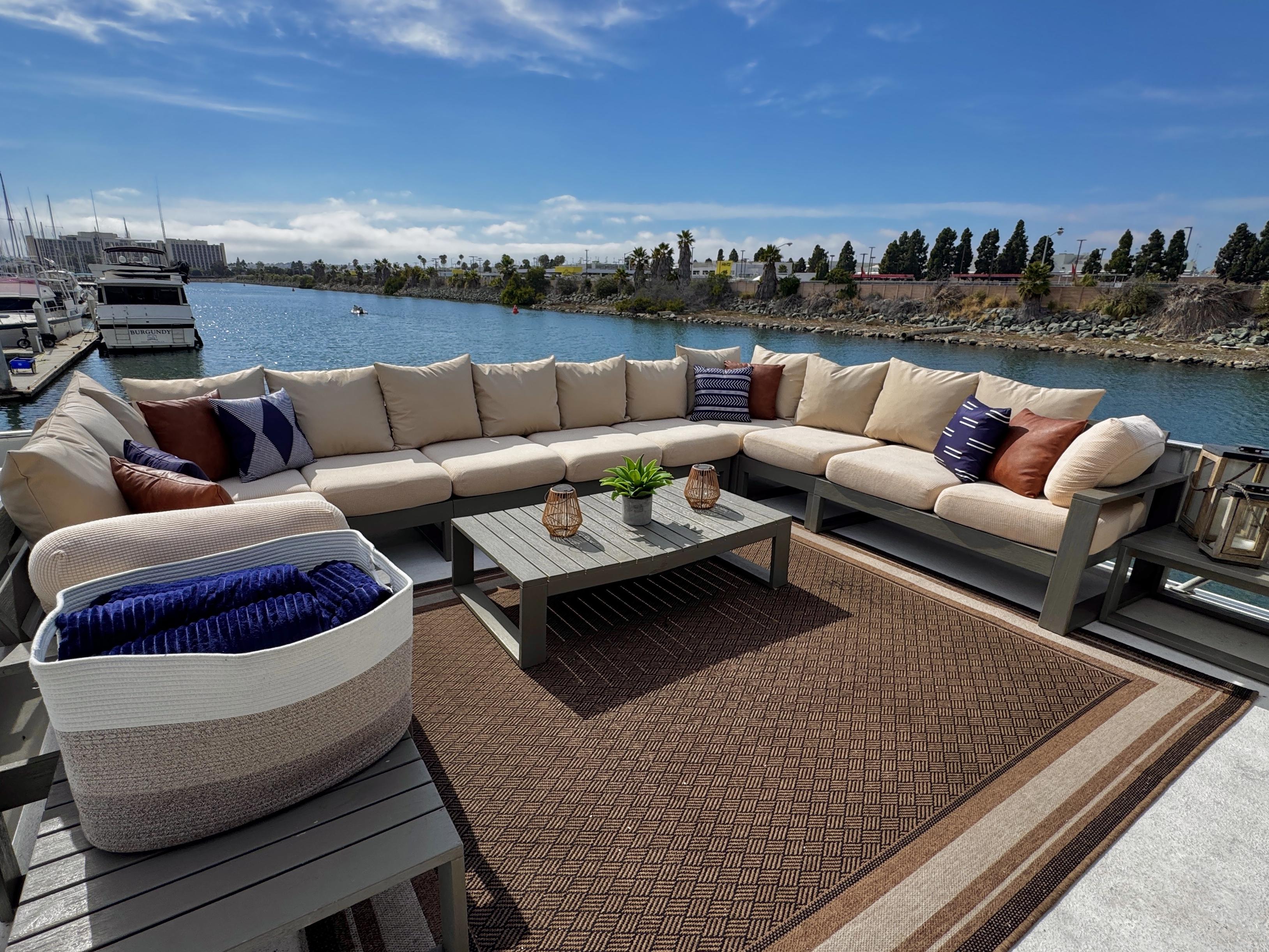 Top Deck Lounge