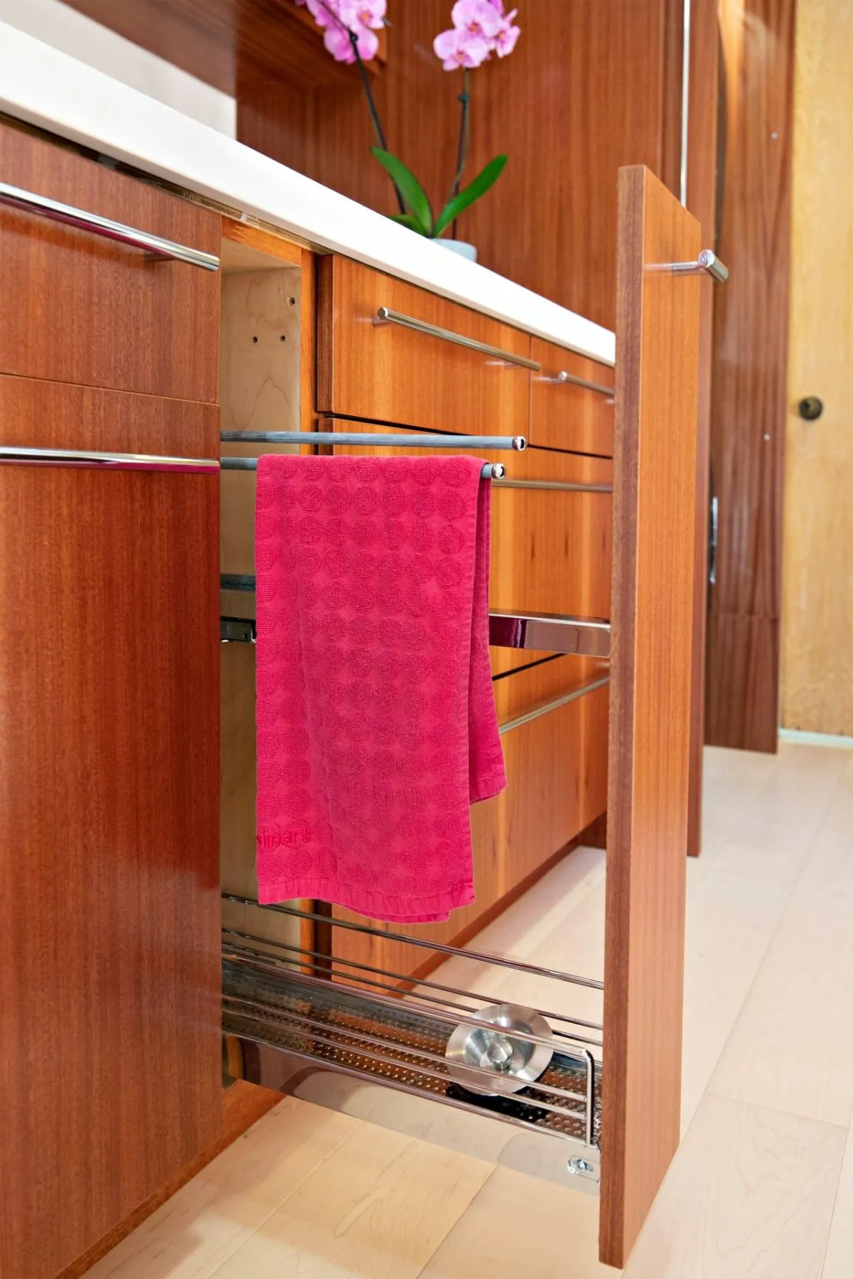 pull out towel rack