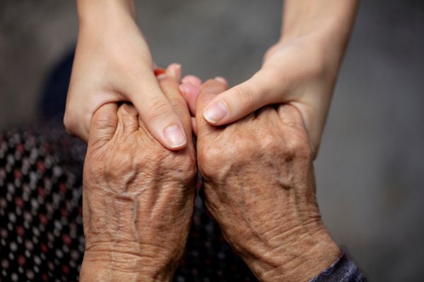 5 Tips for Meaningful Visits to a Friend or Family Member in a Care Home