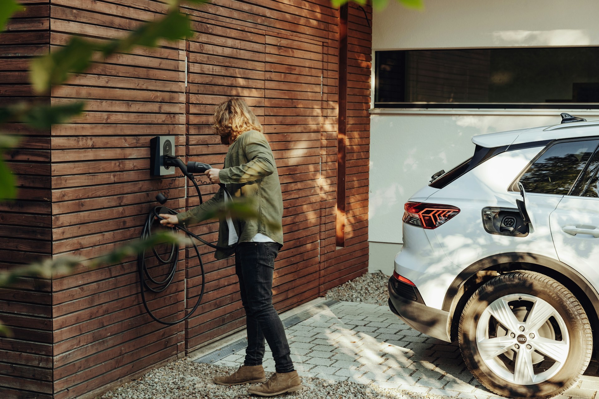 Benefits of Installing a Home EV Charger: Convenience and Cost Savings