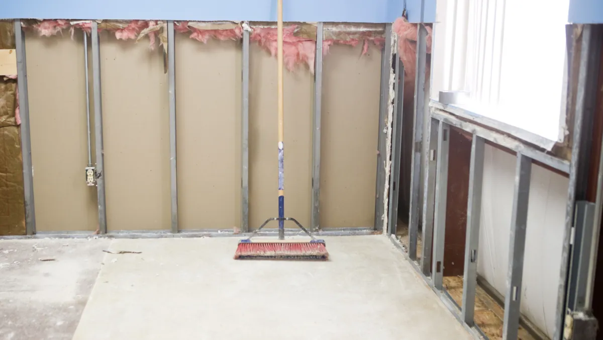Photo of missing insulation in the walls.