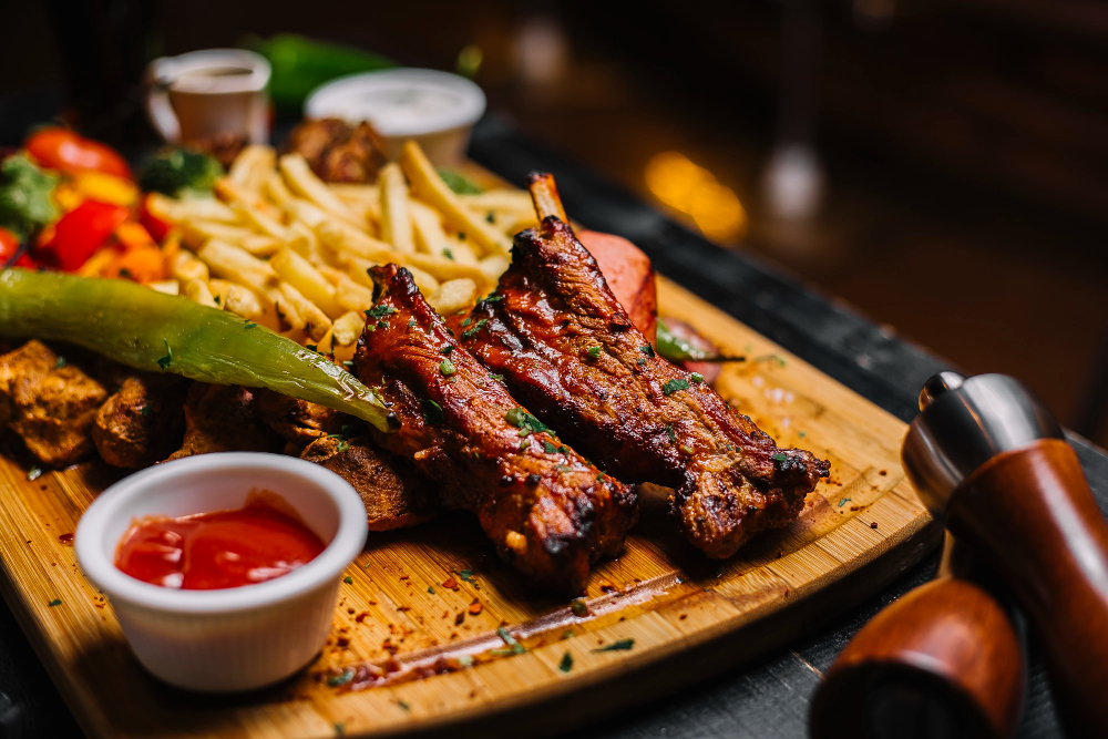 BBQ Brisket on Las Vegas Strip – Why Blvd Bar BQ & Wings Is a Must-Try Spot