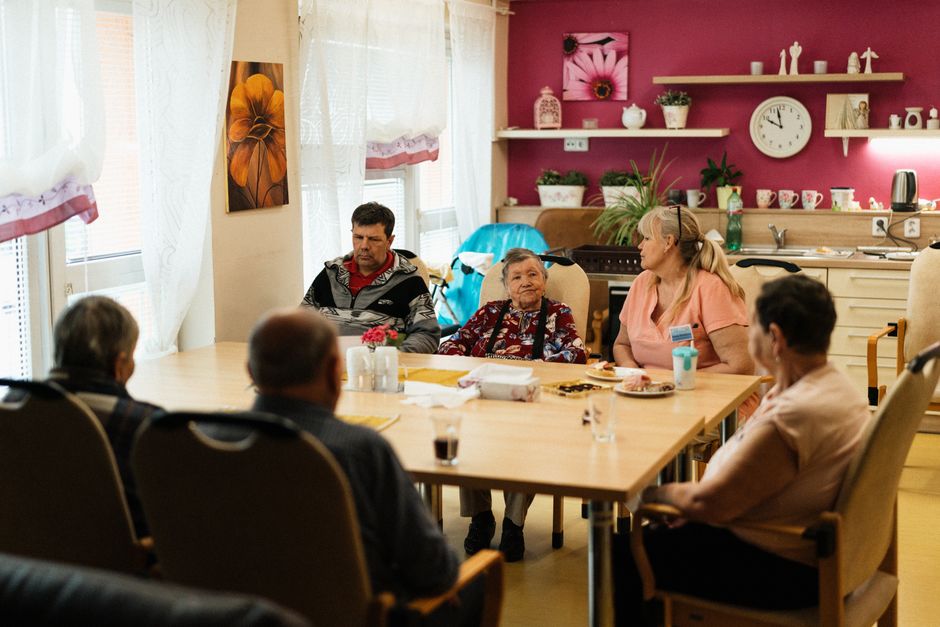 Out of the House and Into the Fun: Choosing a Private Day Care Centre for Elderly Seniors