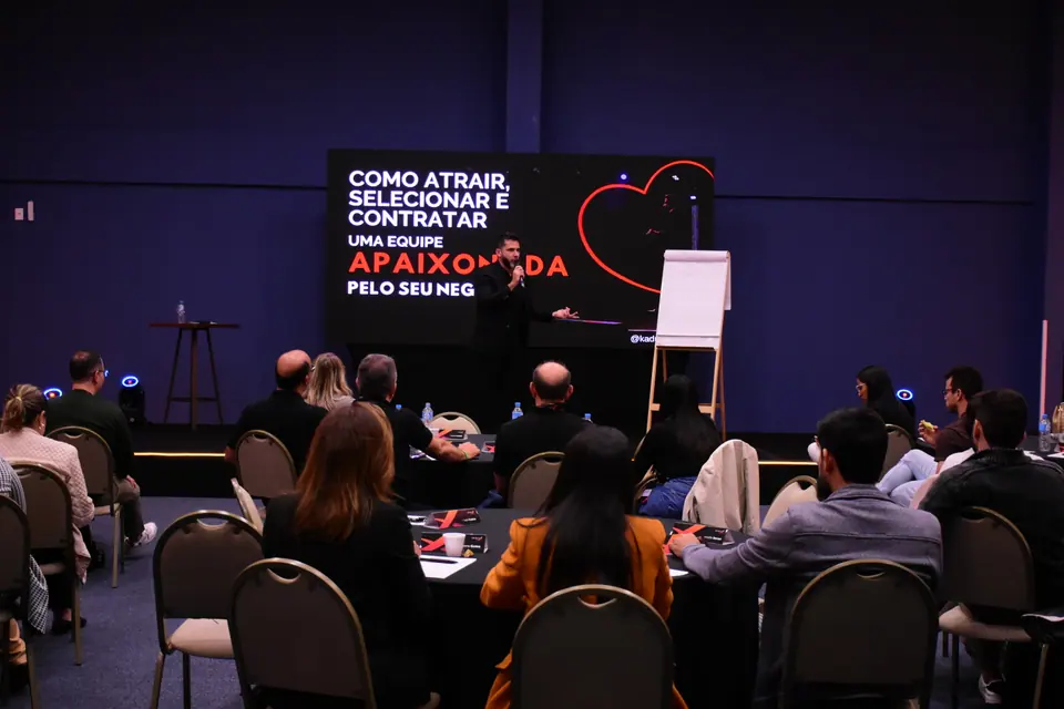 Como discordar de uma decisão no trabalho sem romper o compromisso