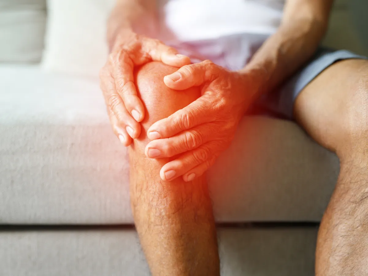 man with knee pain