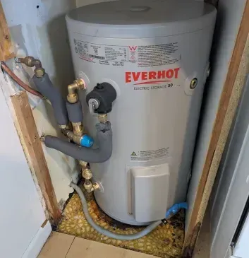 Hot water cylinder replacement
