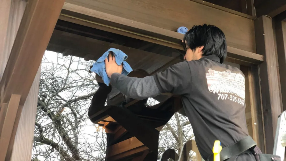 Window Cleaning Experts in Napa Valley | Streak-Free Exterior Glass Cleaning