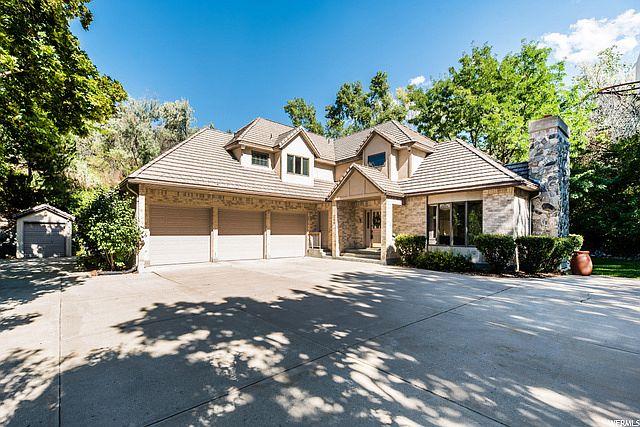 Logan Concrete builds and installs Driveway