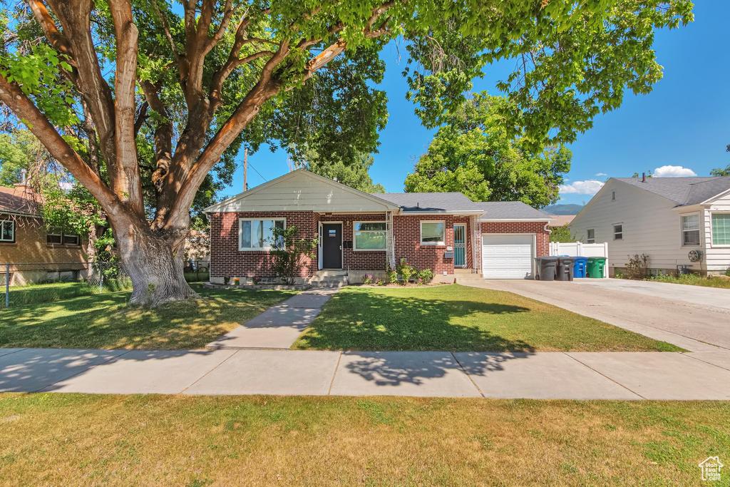 Logan Concrete builds and installs Driveway