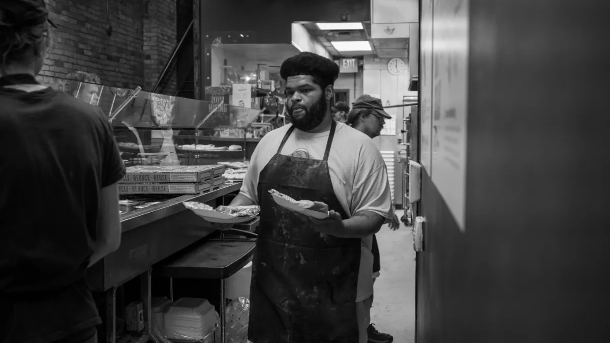 La Dignity Act y la crisis de contratación en los restaurantes de Florida