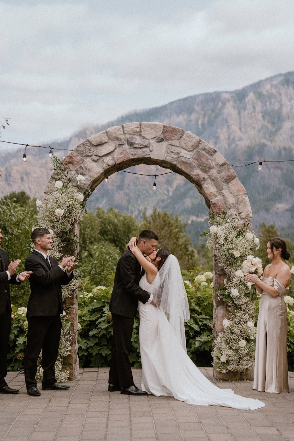 Wedding ceremony at Cape Horn Estate in the Columbia River Gorge