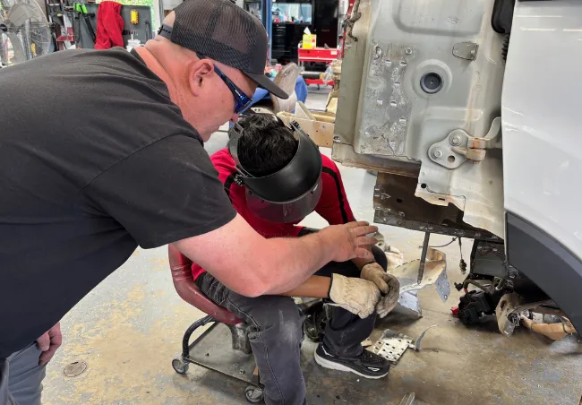 Photo of an apprenticeship training session at B&D Collision in Mesquite location