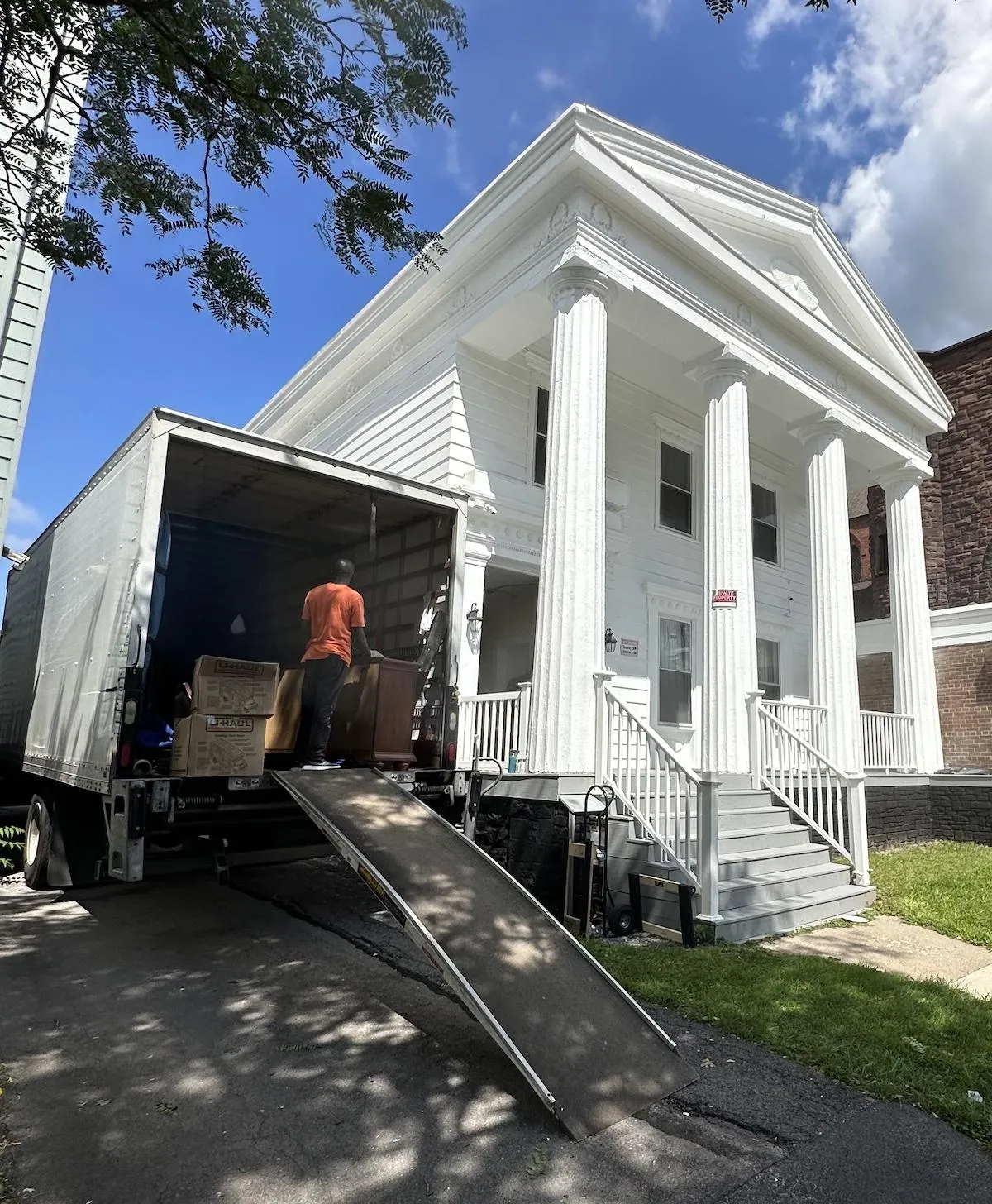 Kentuckiana Moving a Office