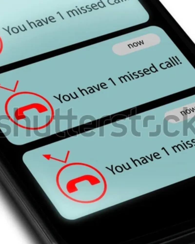 The photo of missed calls on the mobile phone.