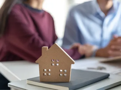 What Qualities Define an Excellent Real Estate Agent in a Small Town