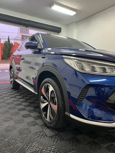 Veículo com pintura protegida após vitrificação automotiva em Salto